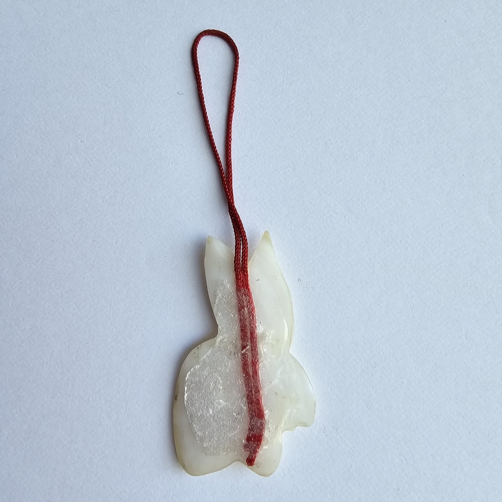 Vintage Hand-Carved Mother of Pearl Rabbit Pendant - Iridescent Shell Charm - Picture 3 of 5